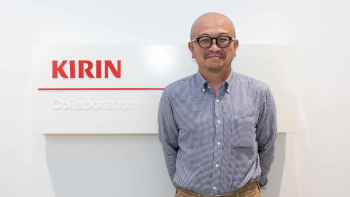 キリンホールディングス株式会社のロゴと社員の方が写っている写真